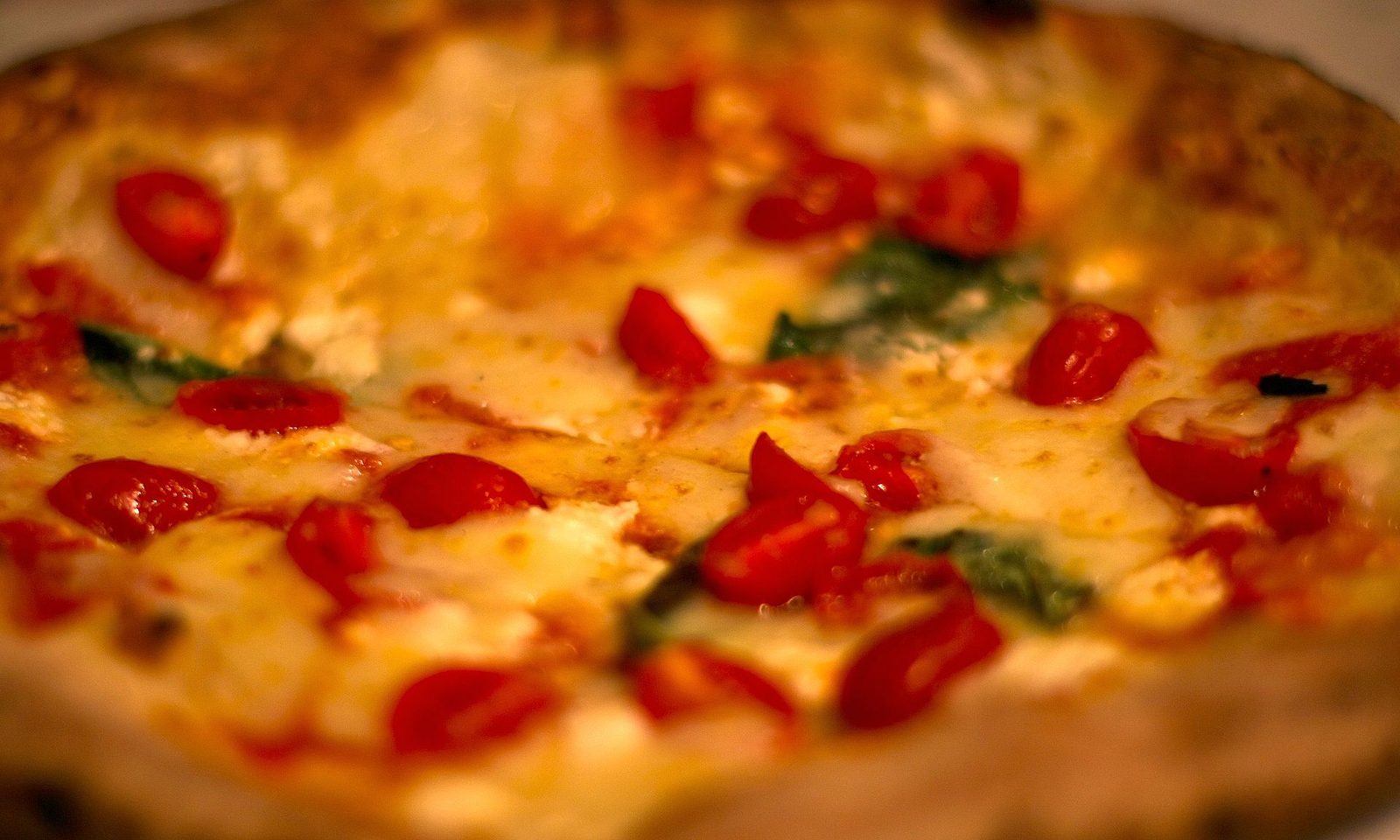 Pizza iz krušne peći — Pizzeria Dali Poreč